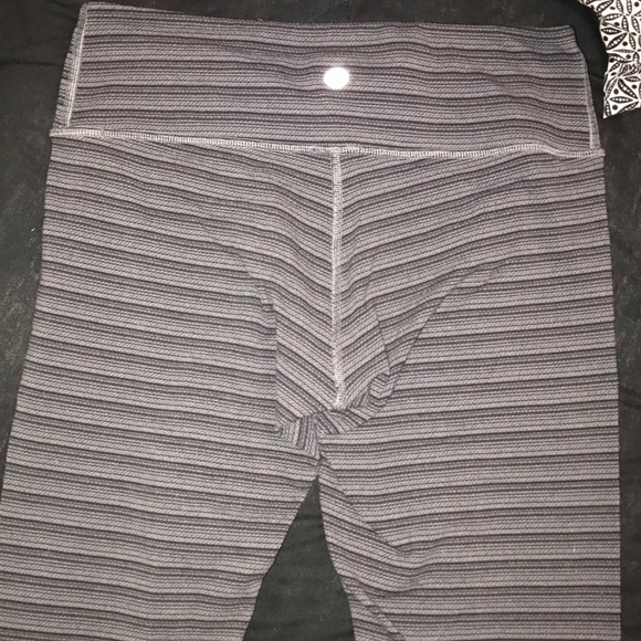Lululemon size 6 leggings - Picture 3 of 4
